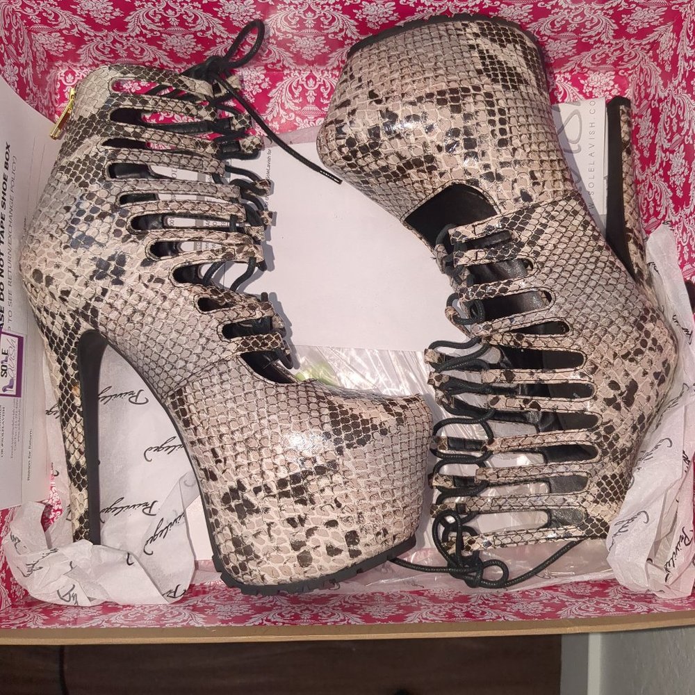 Privileged by J.C.Dossier platforms